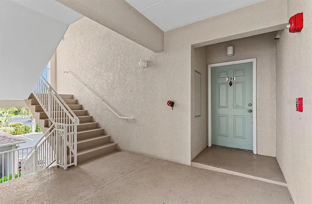 3 bed, 2.0 bath, 1486 sqft, $2,150 — Photo 2