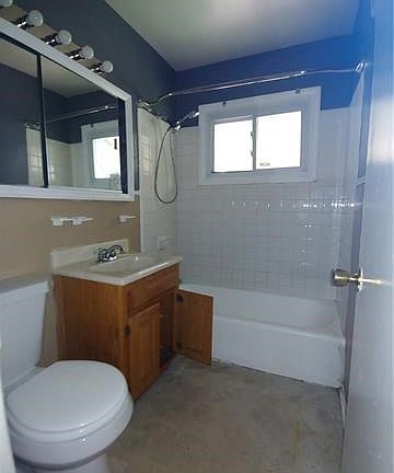 4th image of 10822 Ewing Ave
