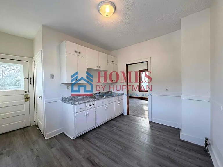 1116 Marshall Ave — Photo 4