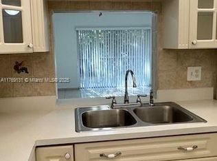 17000 NW 67th Ave APT 124, Hialeah, FL 33015