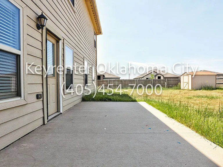 2409 Rosa Cir — Photo 53