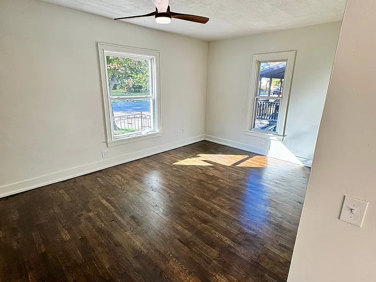 722 W Saginaw St #MAIN — Photo 12