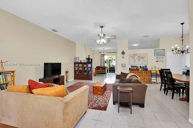 2405 SE 5th Ct — Photo 8