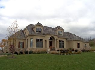 W257S7715 Prairieside Dr, Waukesha, WI 53189