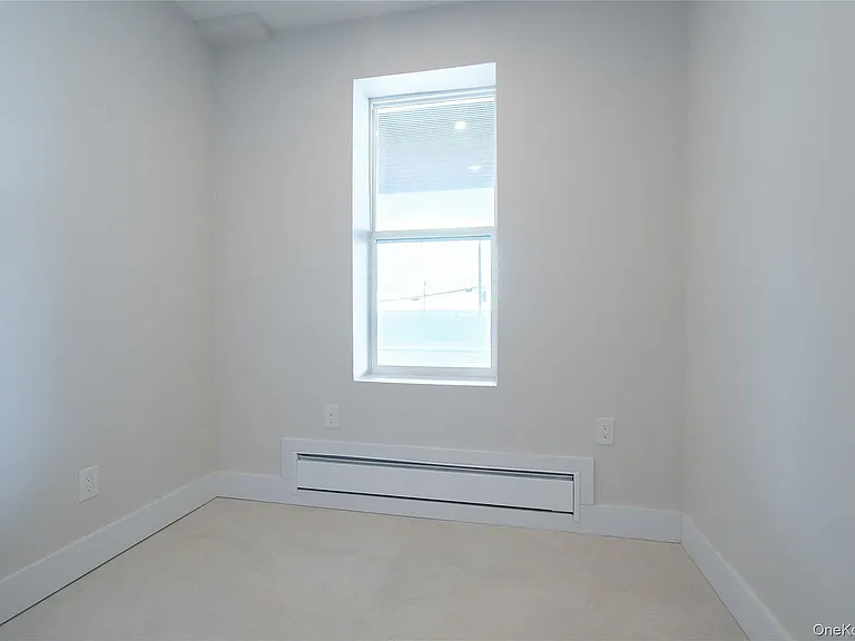 315 West Broadway — Photo 48