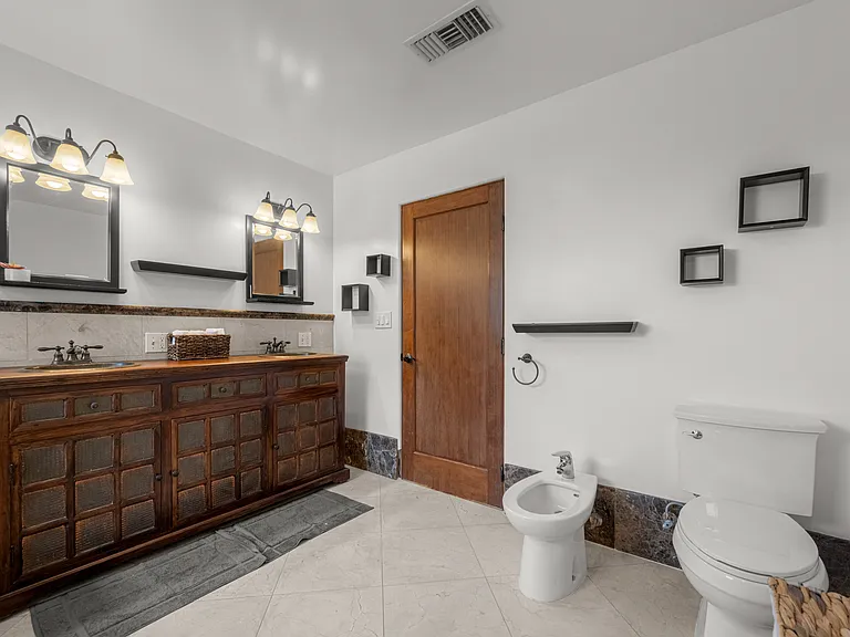 8302 S Sepulveda Blvd — Photo 37