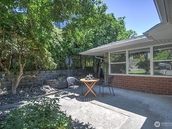 3rd image of 1335 5th Avenue SE