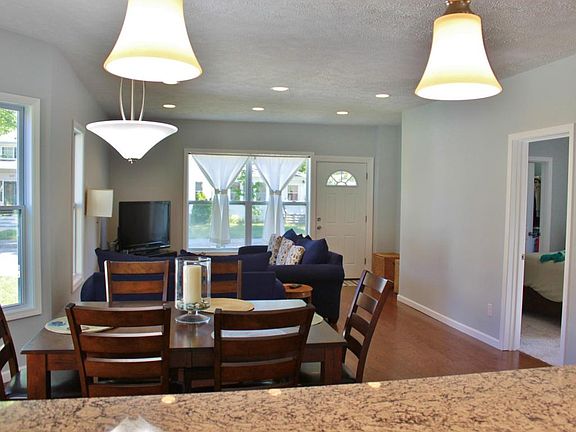 5th image of 1310 Wolcott Ave