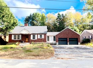 35 Grove St, Millinocket, ME 04462