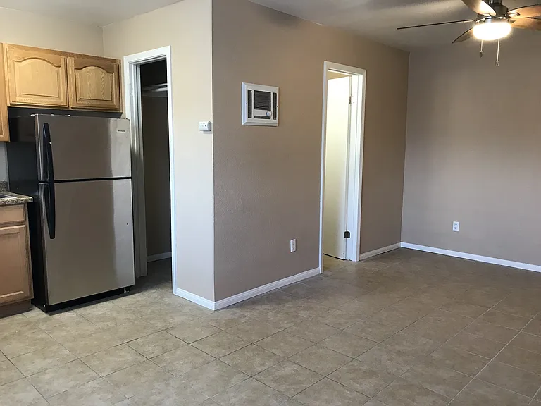 Golden Hill Apartments — Photo 3