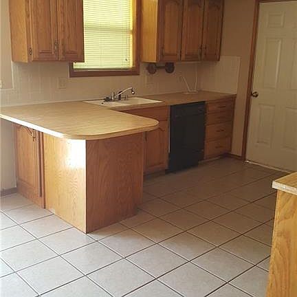 3rd image of 4 Coventry Dr