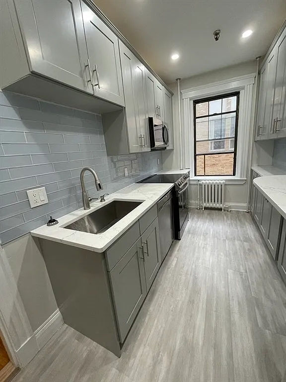 3 bed, 876 sqft, $4,300 — Photo 4