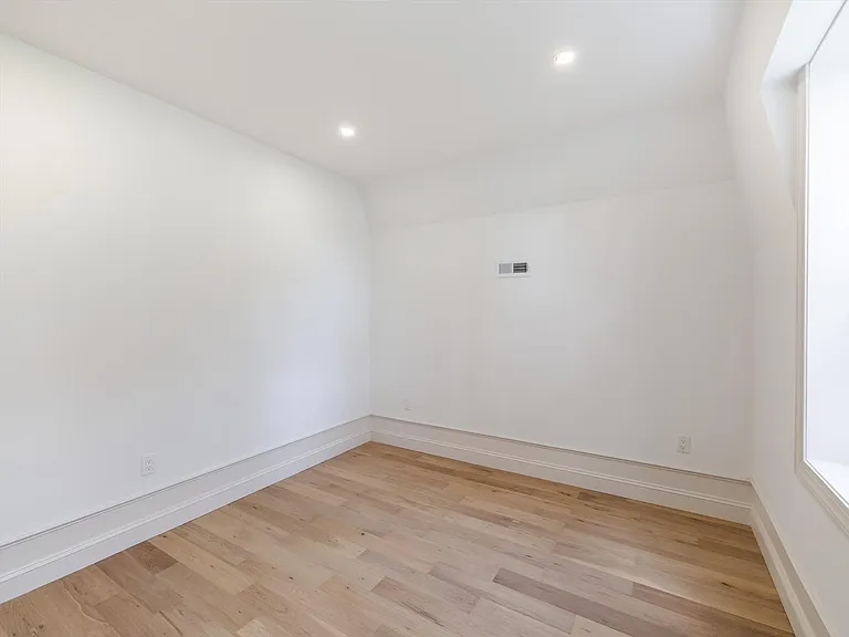 413 S 51st St #2 — Photo 33