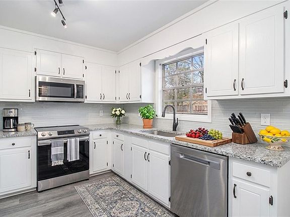 5th image of 3862 Northstrand Dr