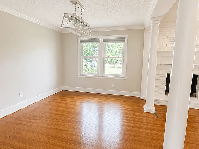 250 Castle Dr — Photo 9