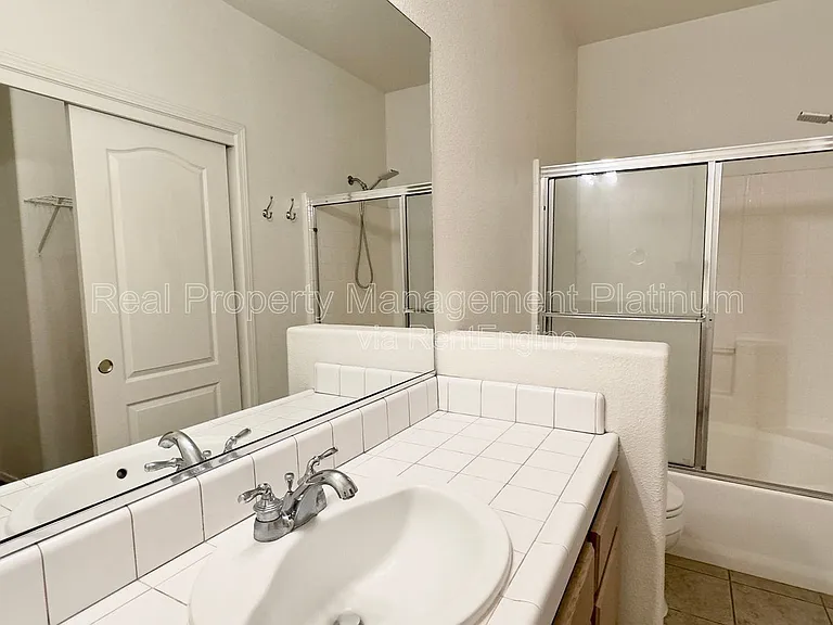 643 W Casanova Ln — Photo 6