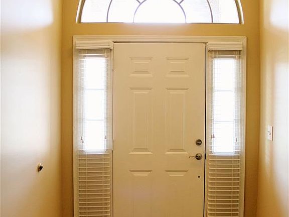 5th image of 13813 Chesterfield Cir