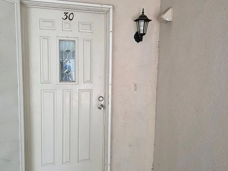 1800 Clubhouse Dr #D-30 — Photo 2