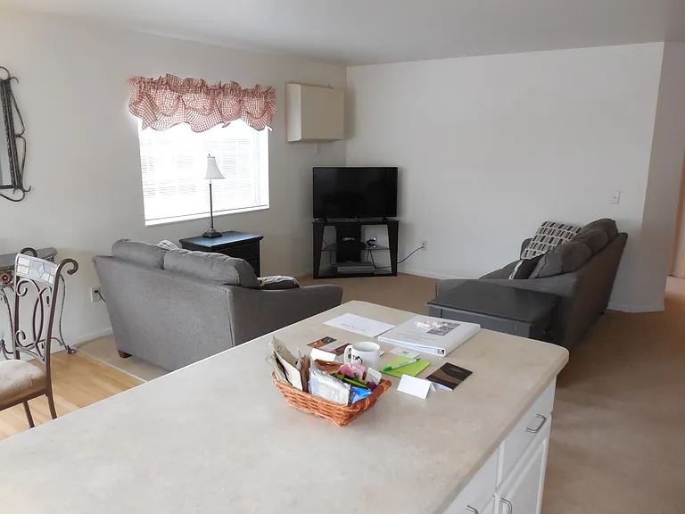 Autumn Ridge Apartment — Photo 15