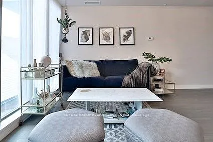 560 King St W #521 — Photo 10