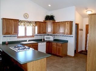 16100 Stonefield Dr, Shannon, IL 61078