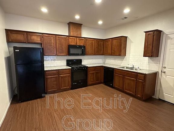 3rd image of 3334 S Villa St