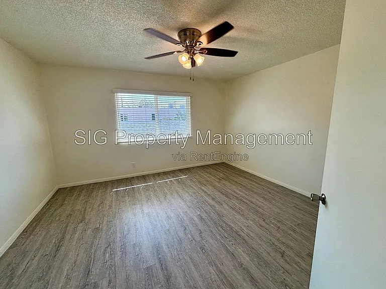 1126 E Doran St — Photo 8