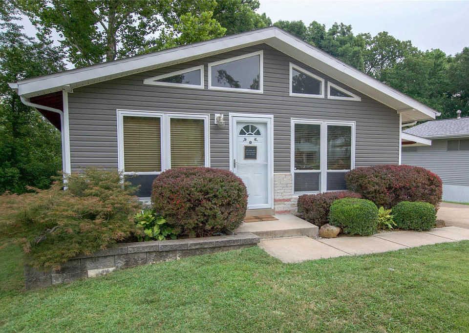 1st image of 119 W Marseille Dr