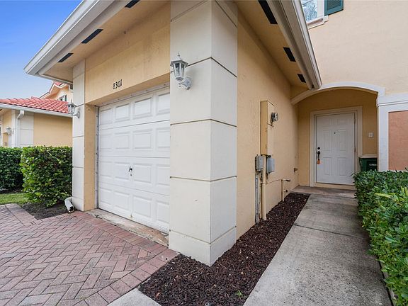 3rd image of 8301 Santa Monica Terrace