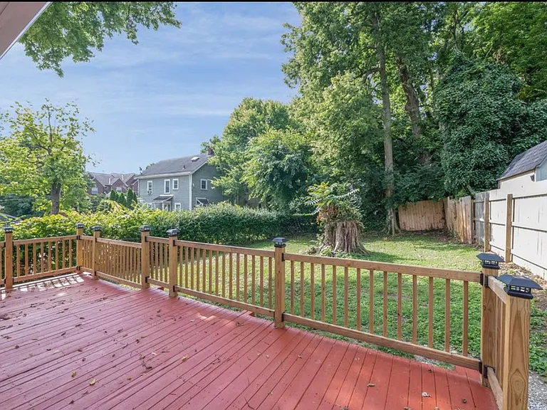 E. Walnut Hills - Cute 2 Bed In Upper Of 2 Family — Photo 25