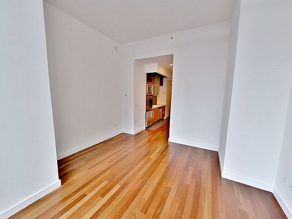 3rd image of 600 W 42nd St #509