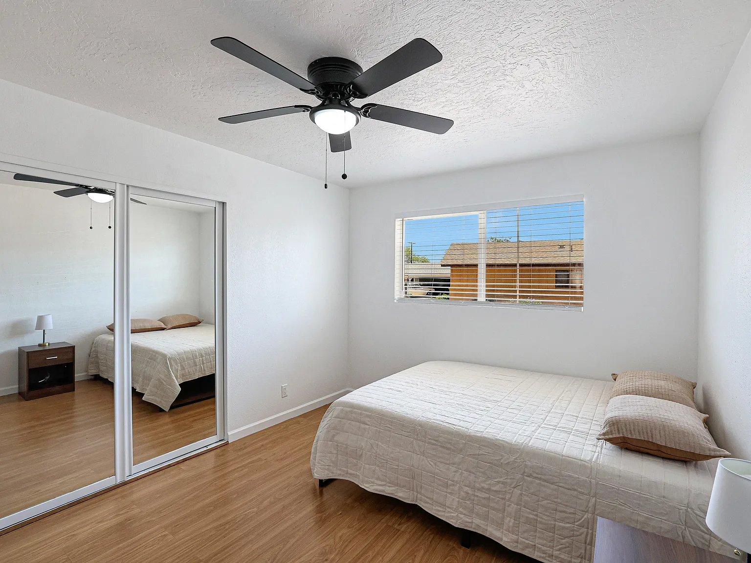 4 bed, 3.0 bath, 2277 sqft, $888 — Photo 2