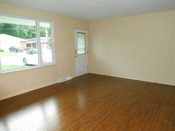 3rd image of 1007 Desoto Dr