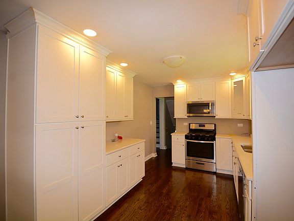 3rd image of 311 Robin Hill Dr