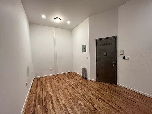 Rented by Parlor Real Estate Corp | media 9