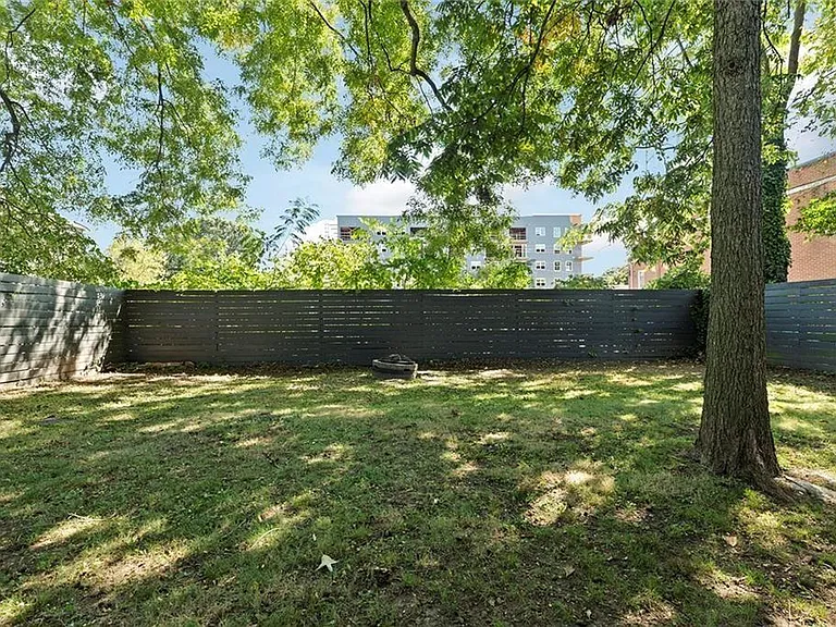 563 Parkway Dr NE — Photo 25