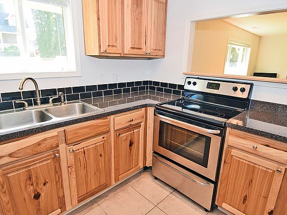 4th image of 14121 SE Rupert Dr