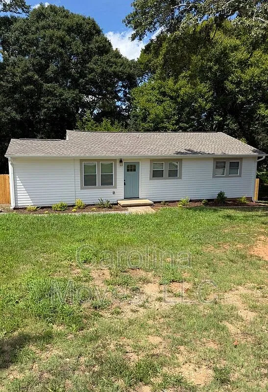 4 bed, 1.5 bath, 1056 sqft, $1,575 — Photo 1