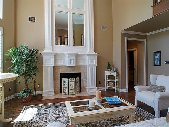 5th image of 205 Silverwood Cir