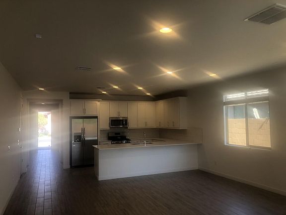 4th image of 2420 N Morrison Ave