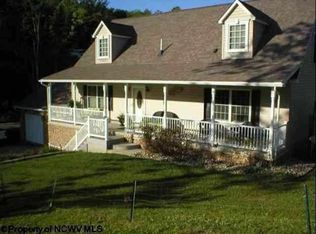 1271 Canyon Rd, Morgantown, WV 26508
