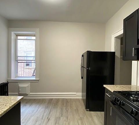 2nd image of 671 Lincoln Ave
