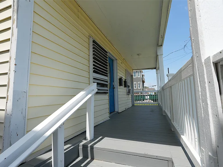 1213 28th St — Photo 2
