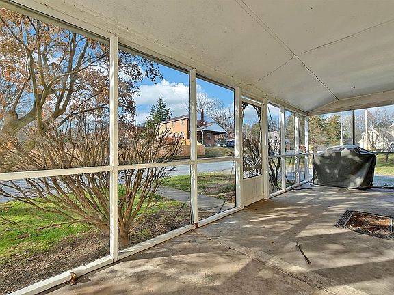 Screend porch entrance