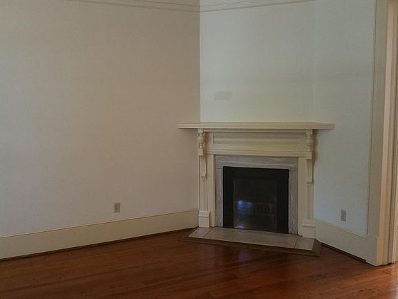 Front living room non-functional fireplace