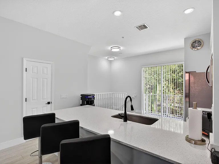 2457 NE 14th St #2457 — Photo 7