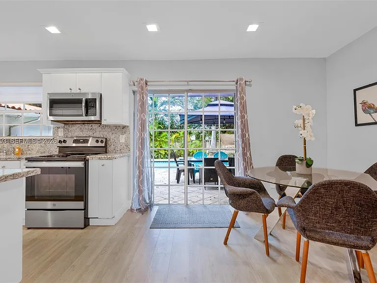 7711 Coquina Dr — Photo 4