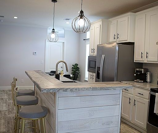 3rd image of 3912 Woodbine Dr