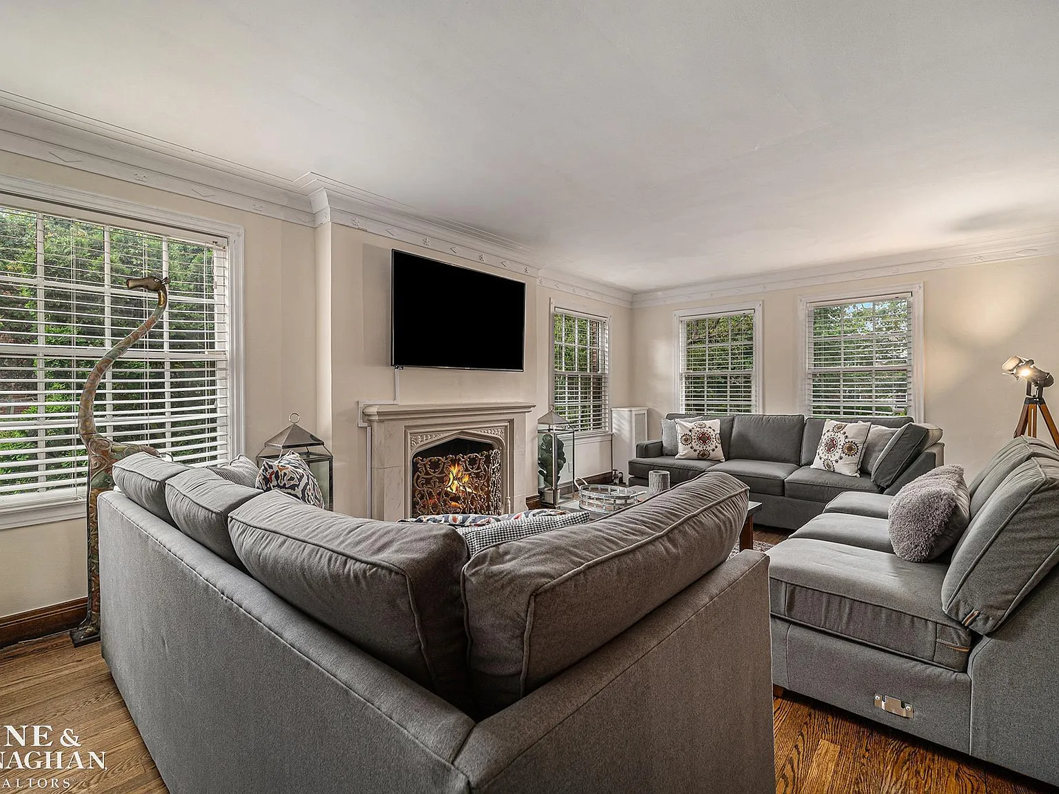 3 bed, 3.0 bath, 2700 sqft, $3,800 — Photo 4