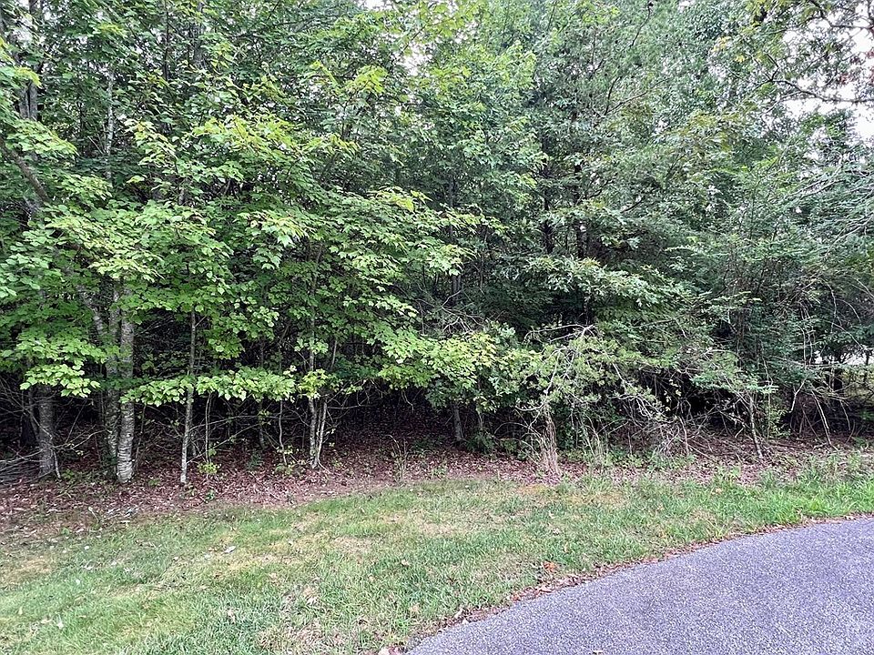 2nd image of 6 Cedar Ridge Ln